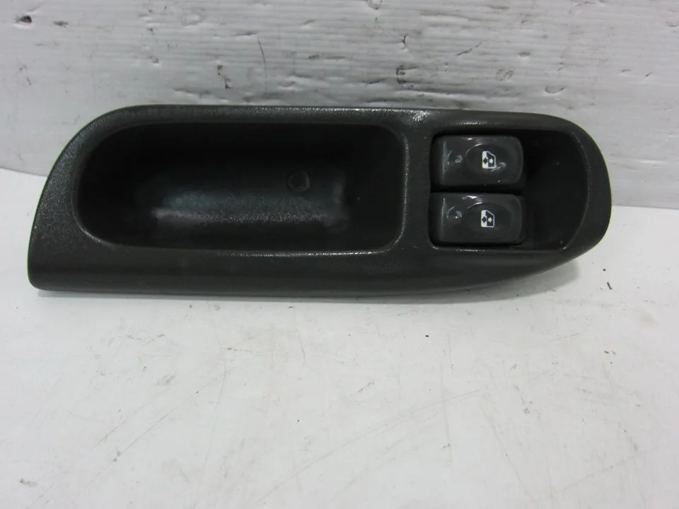 Foto de MANDO ELEVALUNAS DELANTERO IZQUIERDO RENAULT SCENIC I (JA...) 1.9 dCi Diesel CAT (102 CV / 75 KW) referencia 7700431172