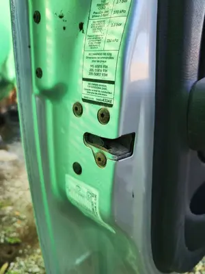 Foto de CERRADURA PUERTA DELANTERA IZQUIERDA CHRYSLER PT CRUISER 2.2 CRD CAT (121 CV / 89 KW)