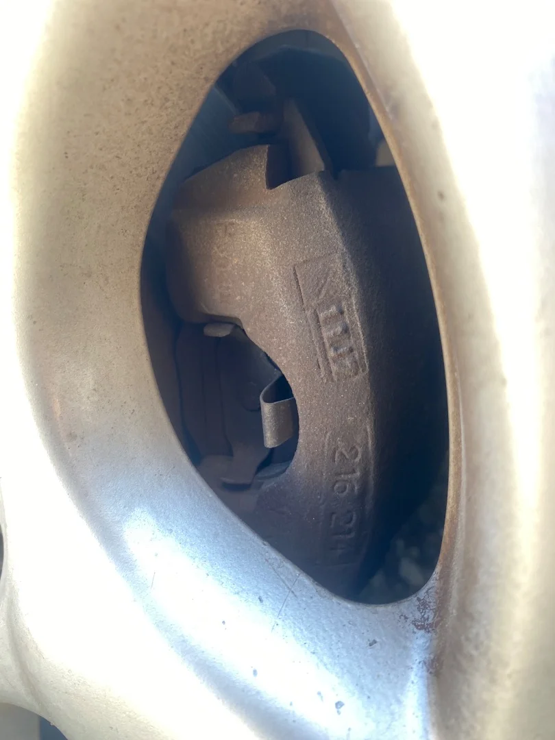 Foto de PINZA DE FRENO DELANTERA DERECHA VOLKSWAGEN POLO III (6N1) 1.4 (60 CV / 44 KW)