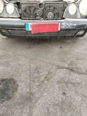 Foto de PARAGOLPES DELANTERO MERCEDES-BENZ CLASE E (BM 210) BERLINA 3.0 Diesel CAT (136 CV / 100 KW)