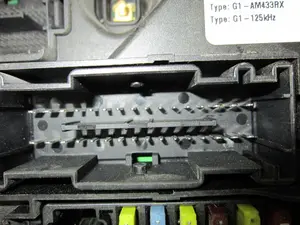 Foto de CAJA RELES / FUSIBLES OPEL CORSA D 1.2 16V CAT (Z 12 XEP / LB4) (80 CV / 59 KW) referencia 28084929 foto 4