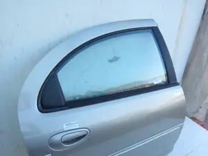 Foto de LUNA TRASERA DERECHA CHRYSLER SEBRING JR 41 BERLINA 2.7 CAT (203 CV / 149 KW) foto 3