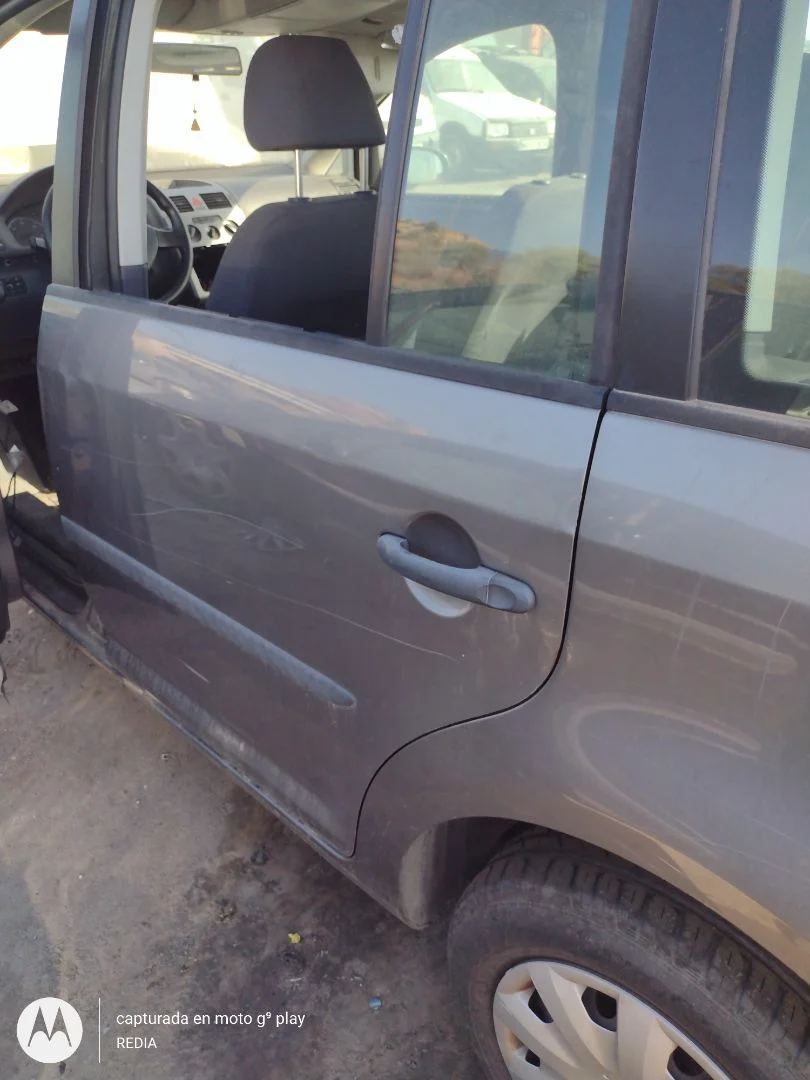 Foto de PUERTA TRASERA IZQUIERDA VOLKSWAGEN TOURAN (1T2) 1.9 TDI (105 CV / 77 KW) referencia 1T0833055S