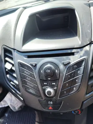 Foto de SISTEMA AUDIO / RADIO CD FORD FIESTA (CNN) 1.5 TDCi CAT (75 CV / 55 KW)