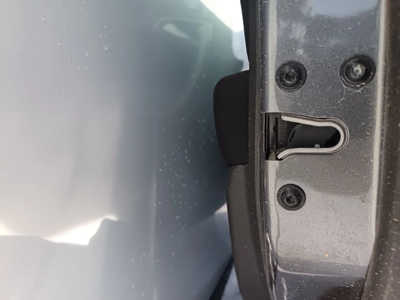 Foto de CERRADURA PUERTA DELANTERA DERECHA OPEL ASTRA J BERLINA 5P 1.7 16V CDTI (110 CV / 81 KW)