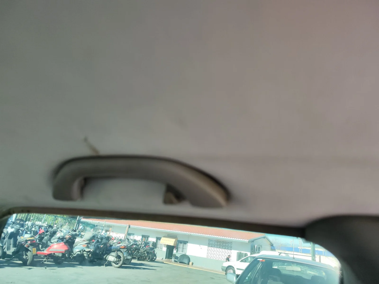 Foto de ASIDERO TECHO TRASERO IZQUIERDO AUDI A3 (8L) 1.6 (102 CV / 75 KW) referencia 8D0857607G FKZ