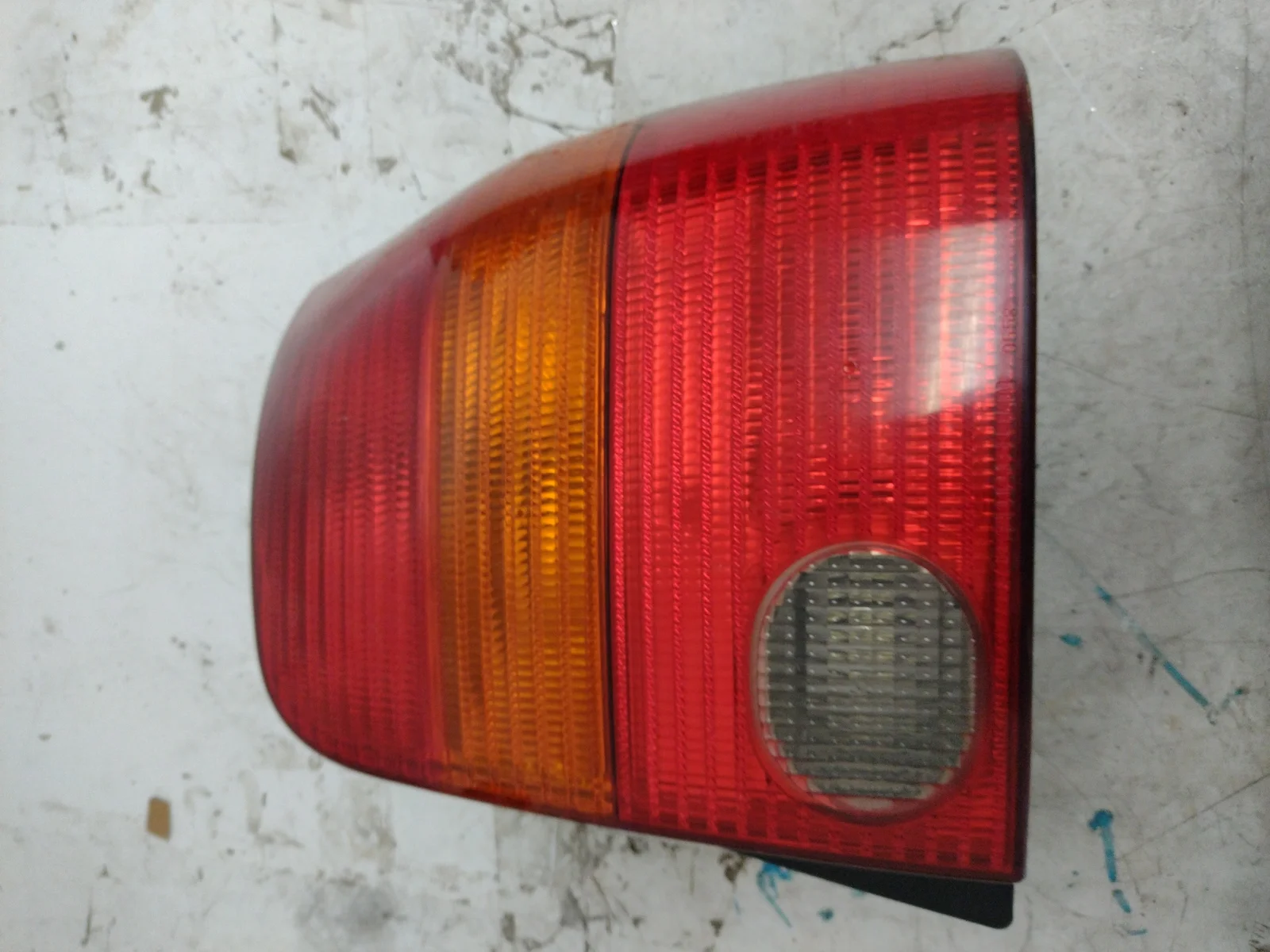 Foto de PILOTO TRASERO DERECHO SEAT AROSA (6H1) 1.7 SDI CAT (AKU) (60 CV / 44 KW) referencia 38020748