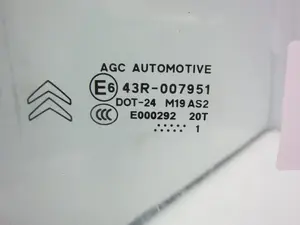 Foto de LUNA DELANTERA DERECHA CITROEN DS3 1.6 e-HDi FAP (92 CV / 68 KW) referencia 43R007951 foto 2