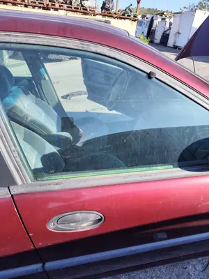 Foto de LUNA DELANTERA DERECHA RENAULT LAGUNA (B56) 2.0  (113 CV / 83 KW)