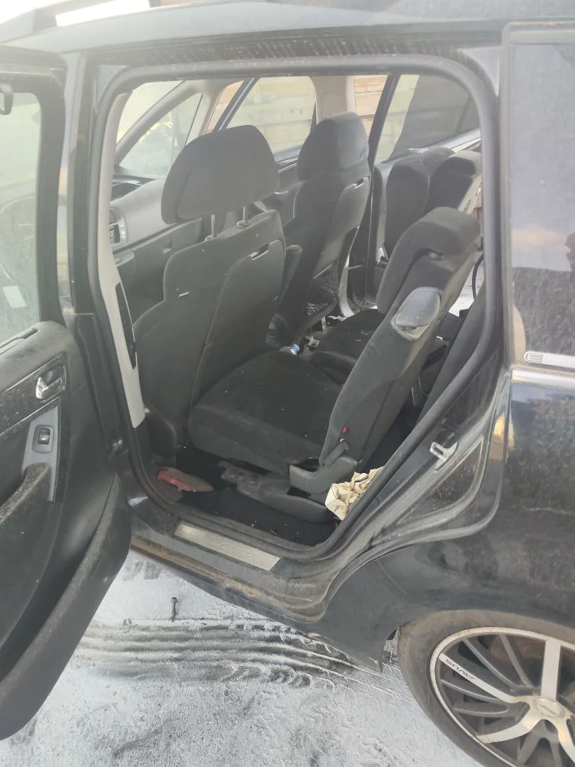 Foto de GOMAS CONTORNO PUERTA CITROEN GRAND C4 PICASSO 1.6 16V HDi FAP (109 CV / 80 KW)