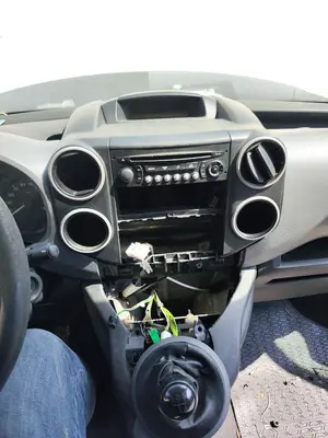 Foto de CONSOLA CENTRAL CITROEN BERLINGO FURGÓN 1.6 16V HDi FAP (75 CV / 55 KW)