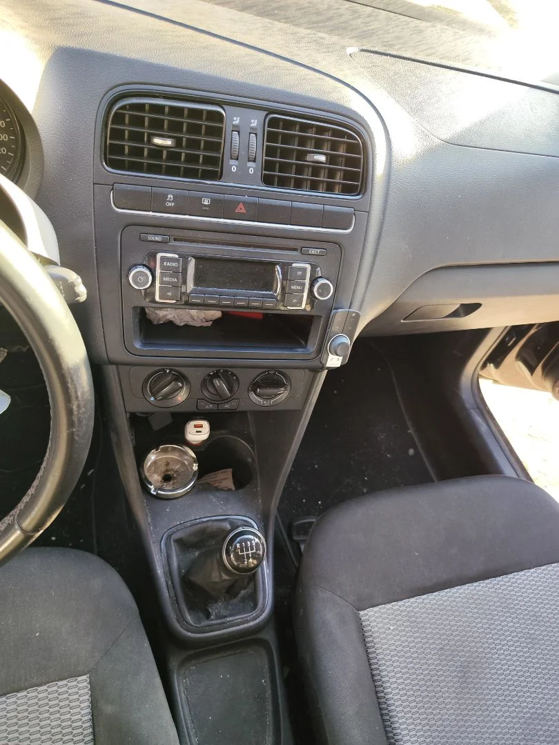 Foto de CONSOLA CENTRAL VOLKSWAGEN POLO V (6R1) 1.2 (60 CV / 44 KW) referencia 6R0863243F