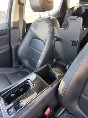 Foto de APOYABRAZOS CENTRAL JAGUAR F-PACE 3.0 V6 Diesel CAT (301 CV / 221 KW) referencia T4A3746 foto 2