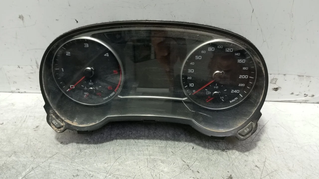 Foto de CUADRO INSTRUMENTOS AUDI A1 (8X1) 1.6 TDI (105 CV / 77 KW) referencia 8X0920930A