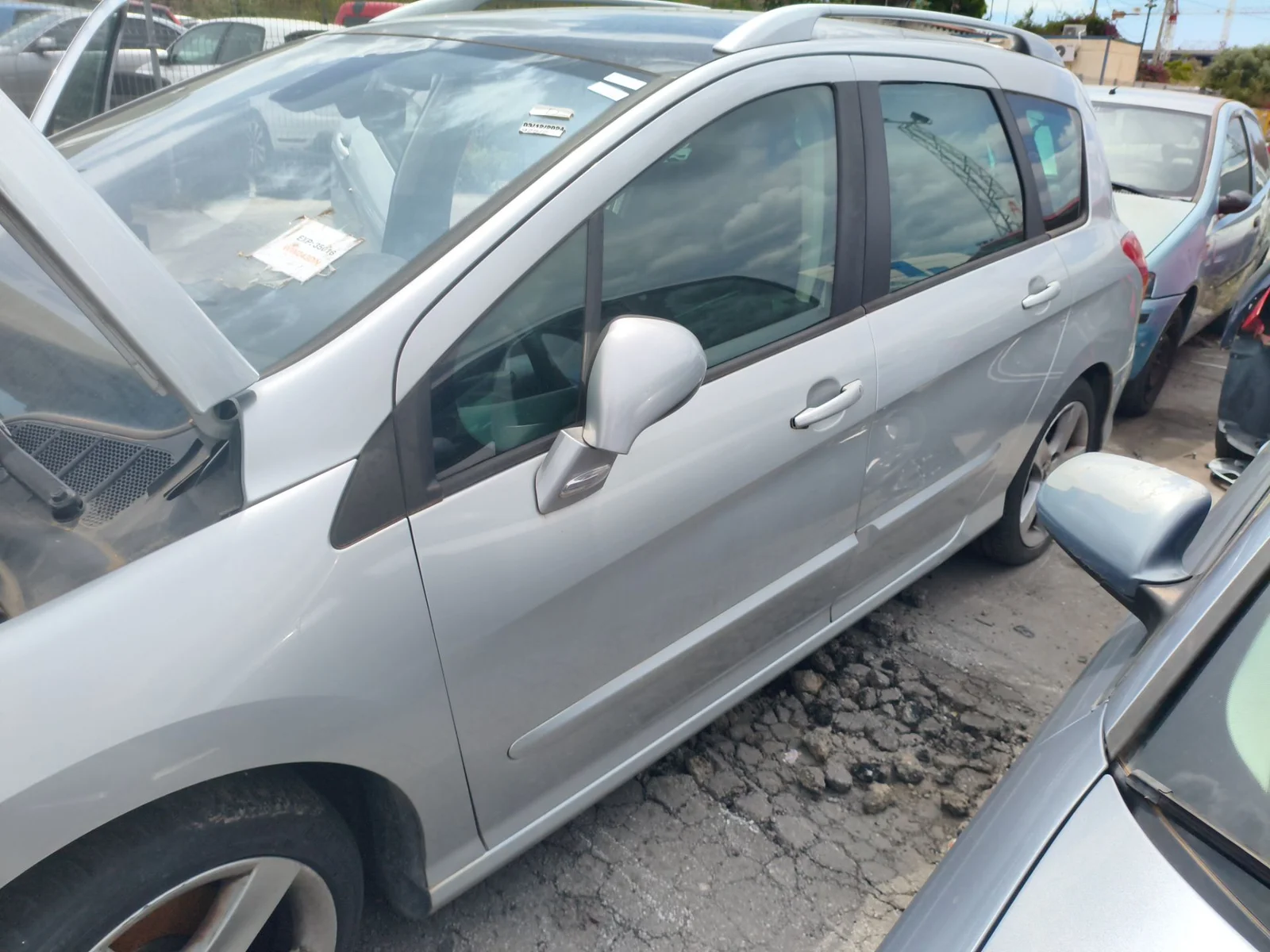 Foto de PUERTA DELANTERA IZQUIERDA PEUGEOT 308 SW 2.0 16V HDi FAP CAT (RHR / DW10BTED4) (136 CV / 100 KW) referencia 9002AW