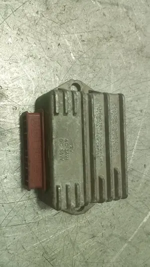 Foto de REGULADOR DE CORRIENTE PIAGGIO (VESPA) ZIP 50 cm3 - 3.0 kW (4 CV / 3 KW)