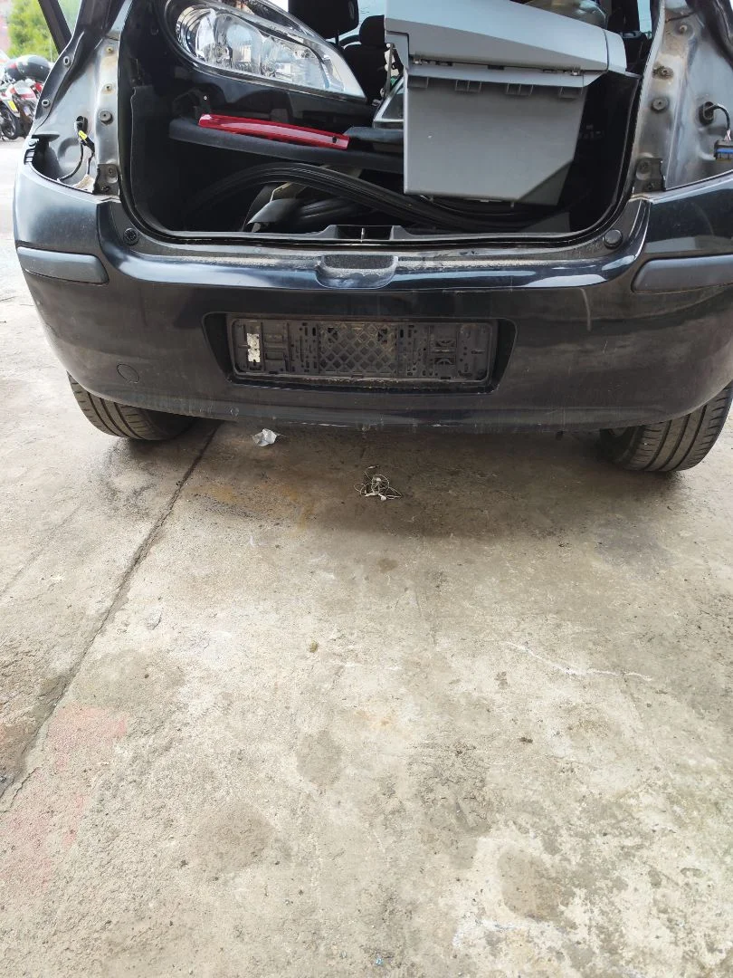 Foto de PARAGOLPES TRASERO RENAULT CLIO III 1.2 16V (75 CV / 55 KW)