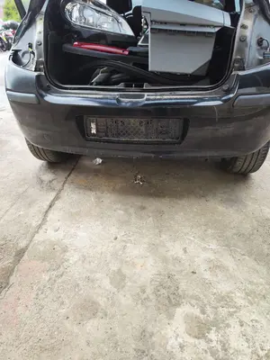 Foto de PARAGOLPES TRASERO RENAULT CLIO III 1.2 16V (75 CV / 55 KW)