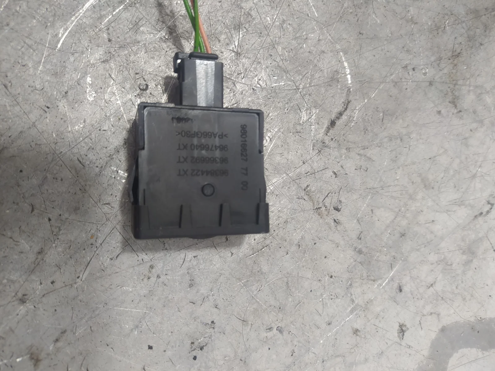 Foto de INTERRUPTOR CITROEN C4 PICASSO 1.6 HDi FAP (112 CV / 82 KW) referencia 96384422XT