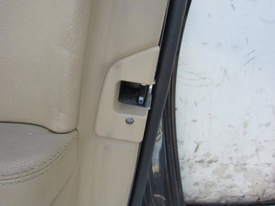 Foto de CERRADURA PUERTA DELANTERA DERECHA MERCEDES-BENZ CLS (BM 219) 3.0 CDI CAT (224 CV / 165 KW)