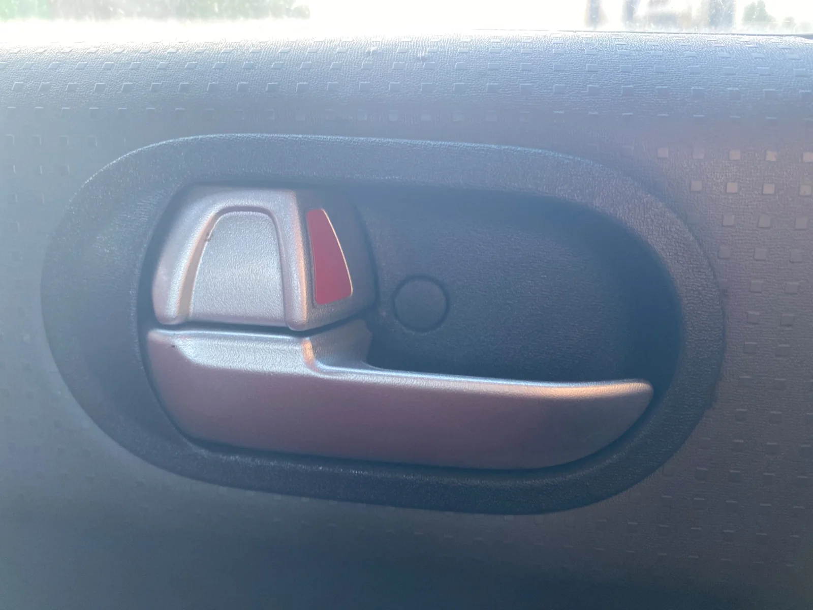 Foto de MANETA INTERIOR TRASERA IZQUIERDA MITSUBISHI COLT CZ3 BERL. 5 (Z30A) 1.3 CAT (95 CV / 70 KW) referencia MR959267HA