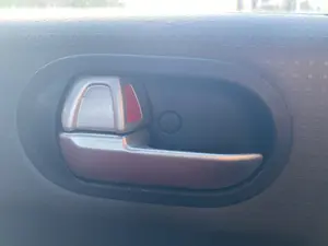 Foto de MANETA INTERIOR TRASERA IZQUIERDA MITSUBISHI COLT CZ3 BERL. 5 (Z30A) 1.3 CAT (95 CV / 70 KW) referencia MR959267HA