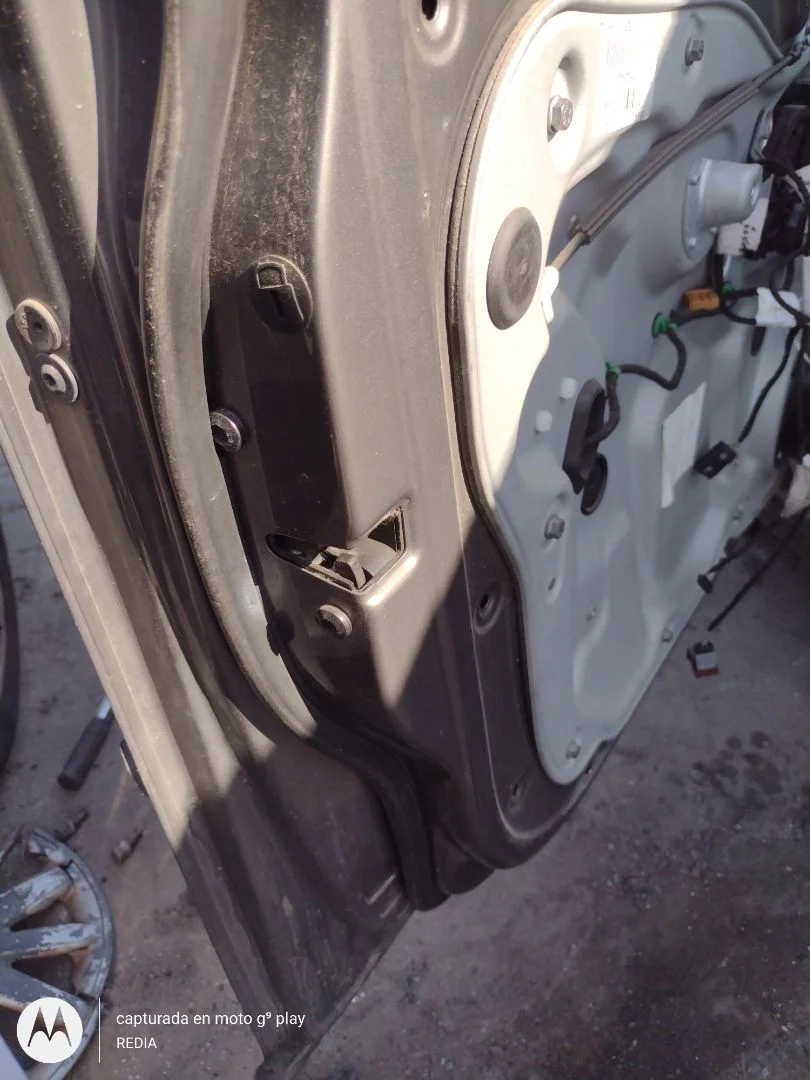 Foto de CERRADURA PUERTA DELANTERA IZQUIERDA VOLKSWAGEN TOURAN (1T2) 1.9 TDI (105 CV / 77 KW) referencia 3D1837015AP