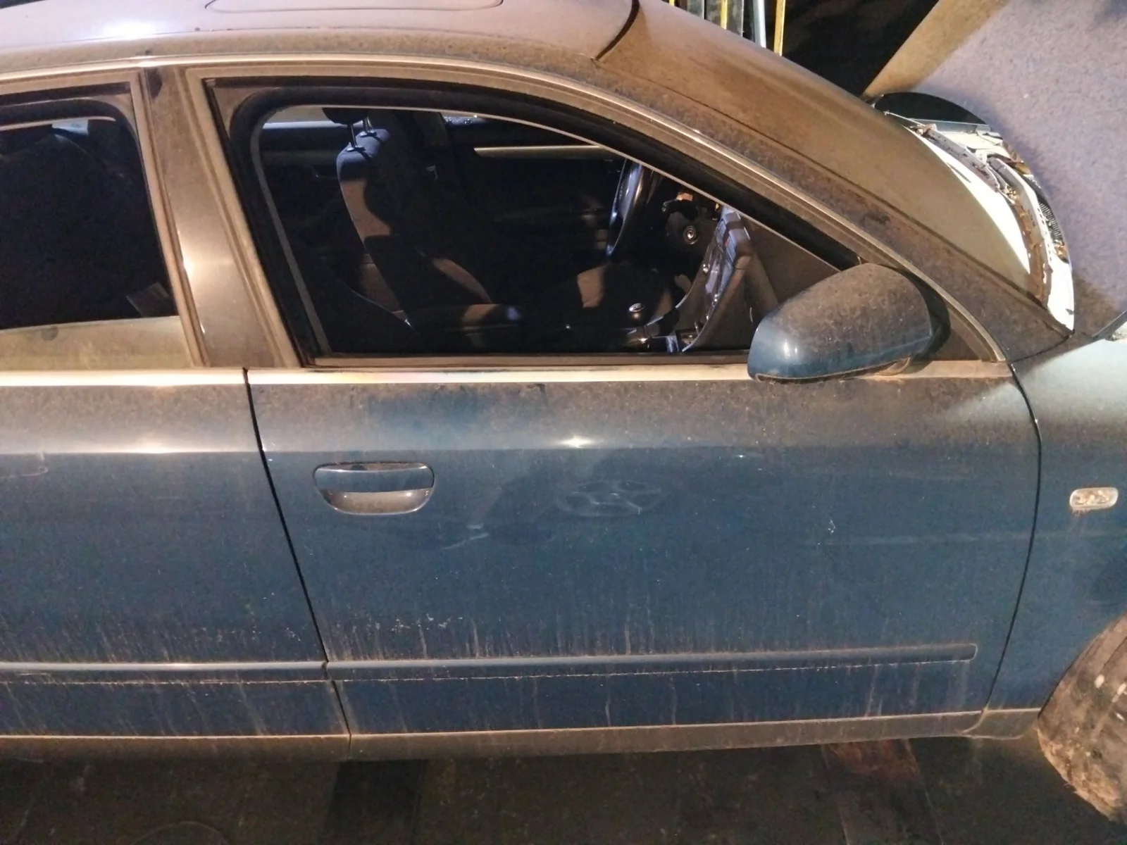 Foto de PUERTA DELANTERA DERECHA AUDI A4 BERLINA (8E)