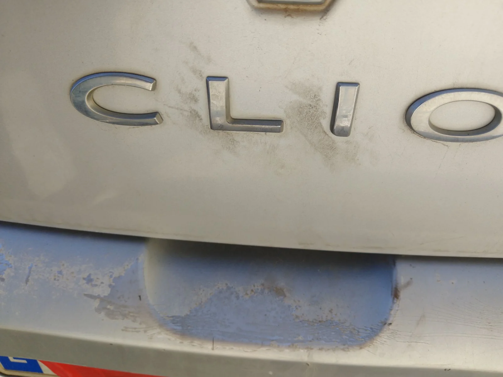 Foto de CERRADURA MALETERO / PORTON RENAULT CLIO III 1.4 16V (98 CV / 72 KW)