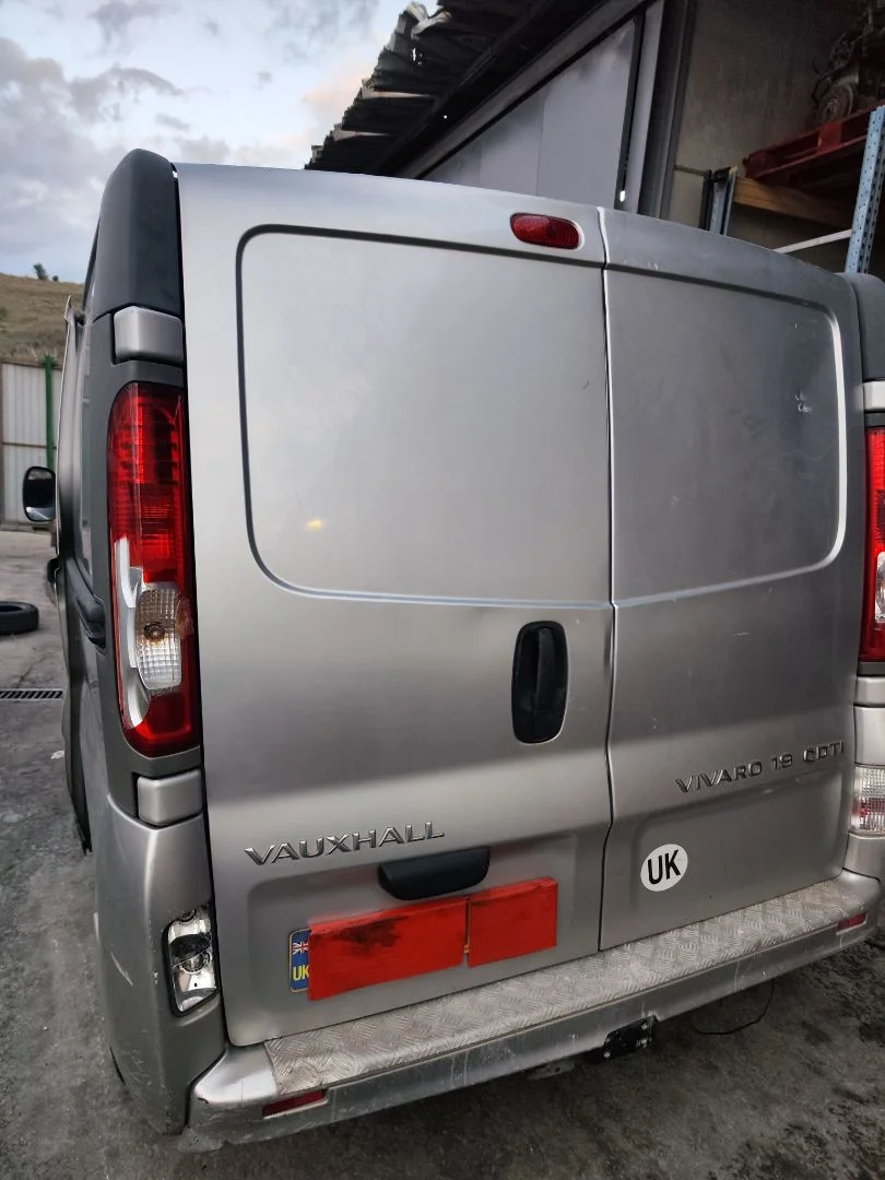 Foto de PORTON TRASERO IZQUIERDO OPEL VIVARO FURGÓN/COMBI 2.0 16V CDTI (114 CV / 84 KW)