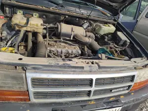 Foto de REJILLA DELANTERA CHRYSLER VOYAGER GS 2.5 Turbodiesel (116 CV / 85 KW)