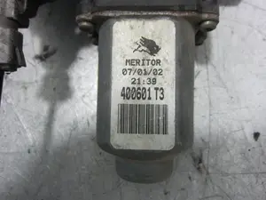 Foto de ELEVALUNAS DELANTERO IZQUIERDO NISSAN ALMERA (N16/E) 2.2 16V Turbodiesel CAT (110 CV / 81 KW) referencia 400601T3 foto 4