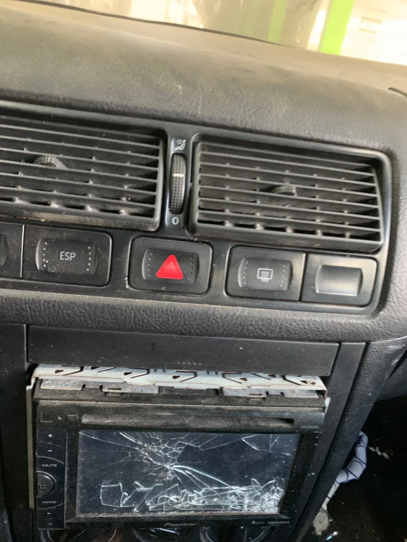 Foto de WARNING VOLKSWAGEN GOLF IV BERLINA (1J1)(10.1997) 1.9 TDI (101 CV / 74 KW)