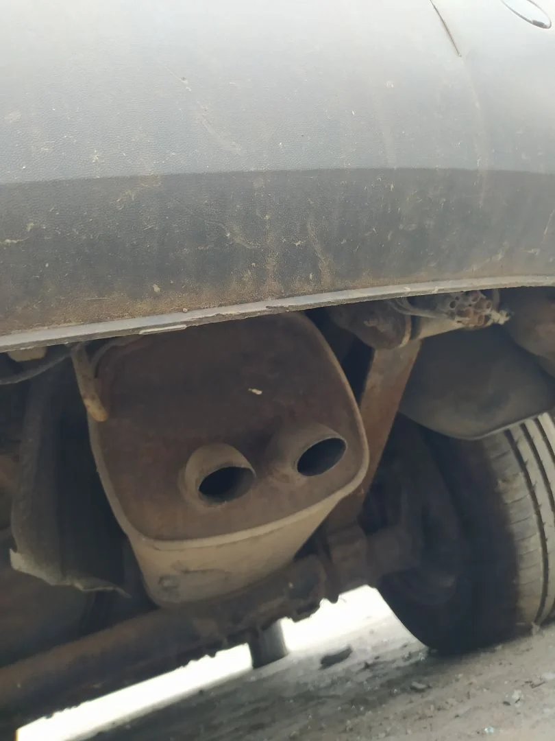 Foto de TUBO ESCAPE TRASERO VOLKSWAGEN CADDY (2K)(02.2004) 1.9 TDI (105 CV / 77 KW)