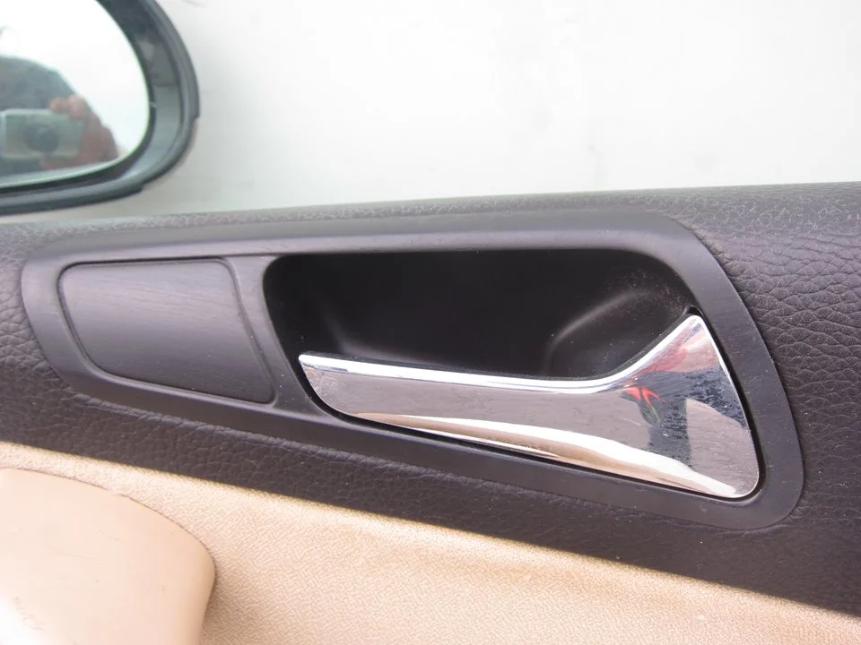 Foto de MANETA INTERIOR DELANTERA DERECHA VOLKSWAGEN PASSAT BERLINA (3C2) 2.0 TDI (140 CV / 103 KW)