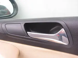 Foto de MANETA INTERIOR DELANTERA DERECHA VOLKSWAGEN PASSAT BERLINA (3C2) 2.0 TDI (140 CV / 103 KW)