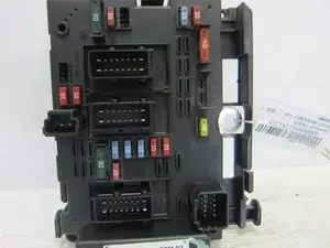 Foto de CAJA RELES / FUSIBLES PEUGEOT 206 1.4 HDi (68 CV / 50 KW) referencia 9657608880 foto 3