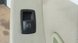 Foto de MANDO ELEVALUNAS DELANTERO DERECHO MERCEDES-BENZ CLASE A (BM 169) 1.5 CAT (95 CV / 70 KW) referencia A1698205210