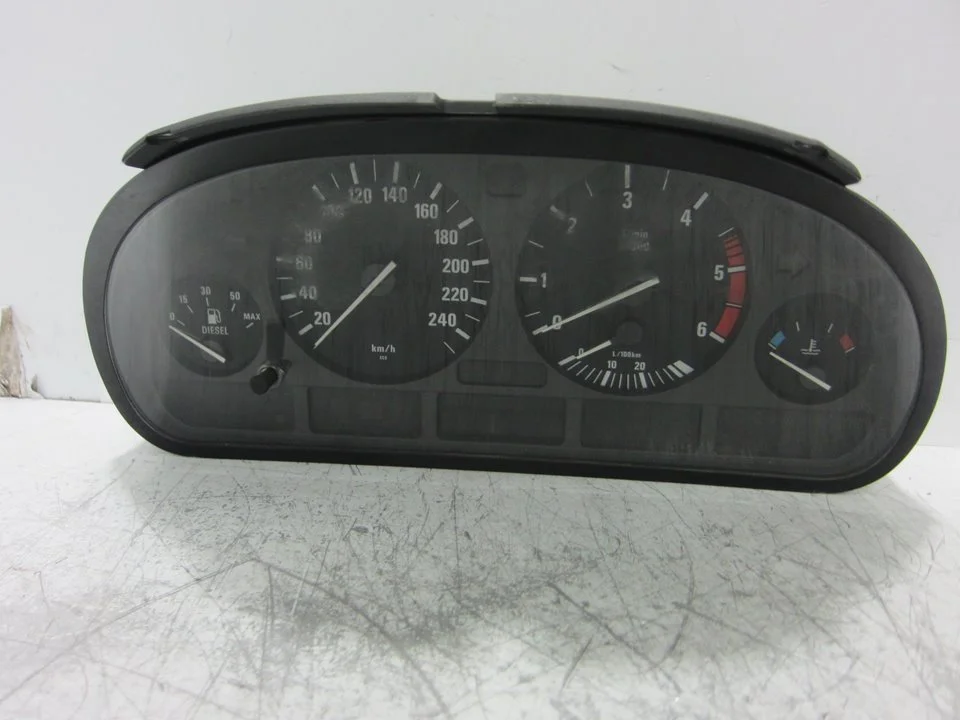 Foto de CUADRO INSTRUMENTOS BMW SERIE 5 BERLINA (E39) 2.5 24V Turbodiesel CAT (163 CV / 120 KW) referencia 62116903800