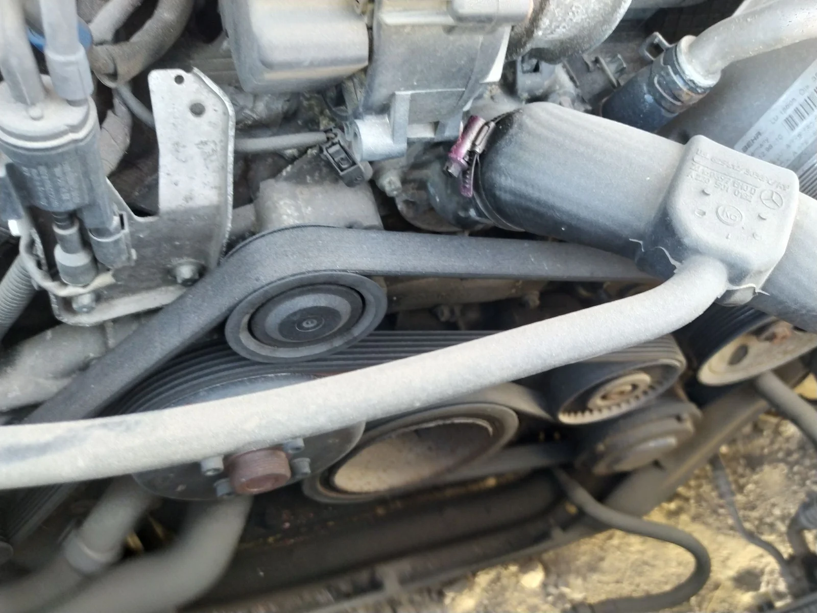 Foto de ALTERNADOR MERCEDES-BENZ CLASE S (BM 220) BERLINA 5.0 V8 24V CAT (306 CV / 225 KW)