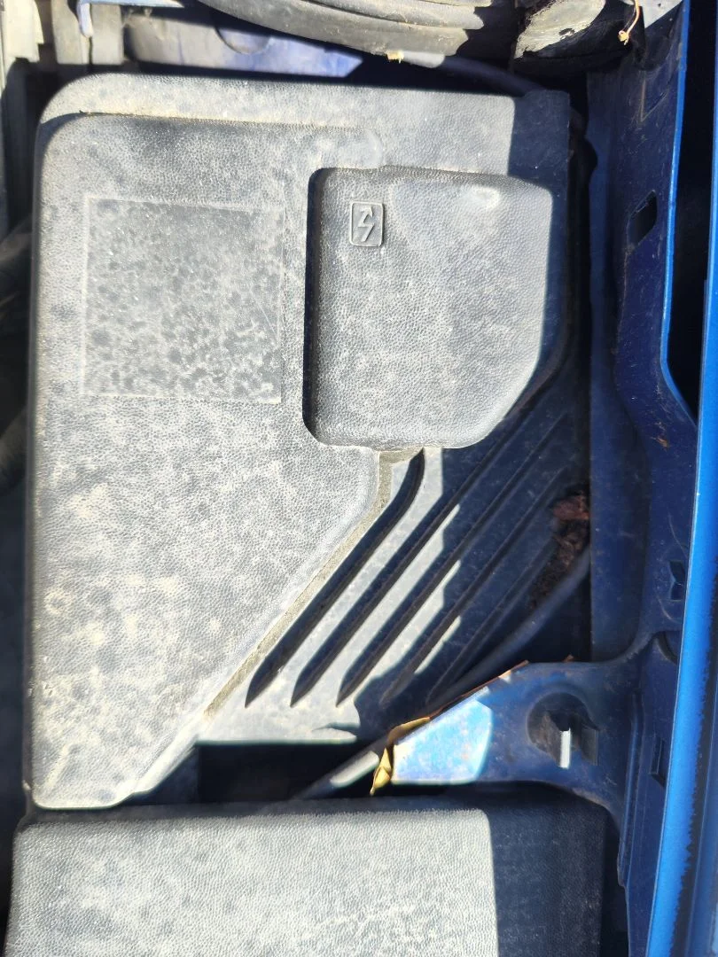Foto de CAJA RELES / FUSIBLES RENAULT MEGANE II BERLINA 5P 1.5 dCi Diesel (101 CV / 74 KW)