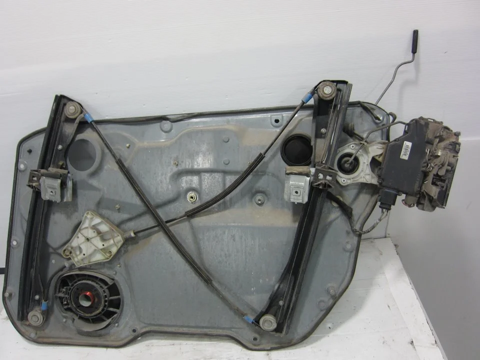 Foto de ELEVALUNAS DELANTERO IZQUIERDO SEAT IBIZA (6L1) 1.2 (64 CV / 47 KW) referencia 6L4837755J