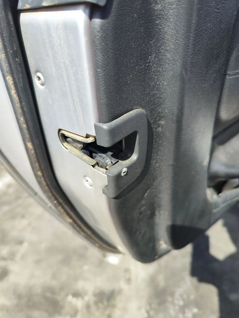 Foto de CERRADURA PUERTA DELANTERA IZQUIERDA MERCEDES-BENZ SLK (BM 170) ROADSTER 2.0 16V CAT (136 CV / 100 KW) referencia A1707200135