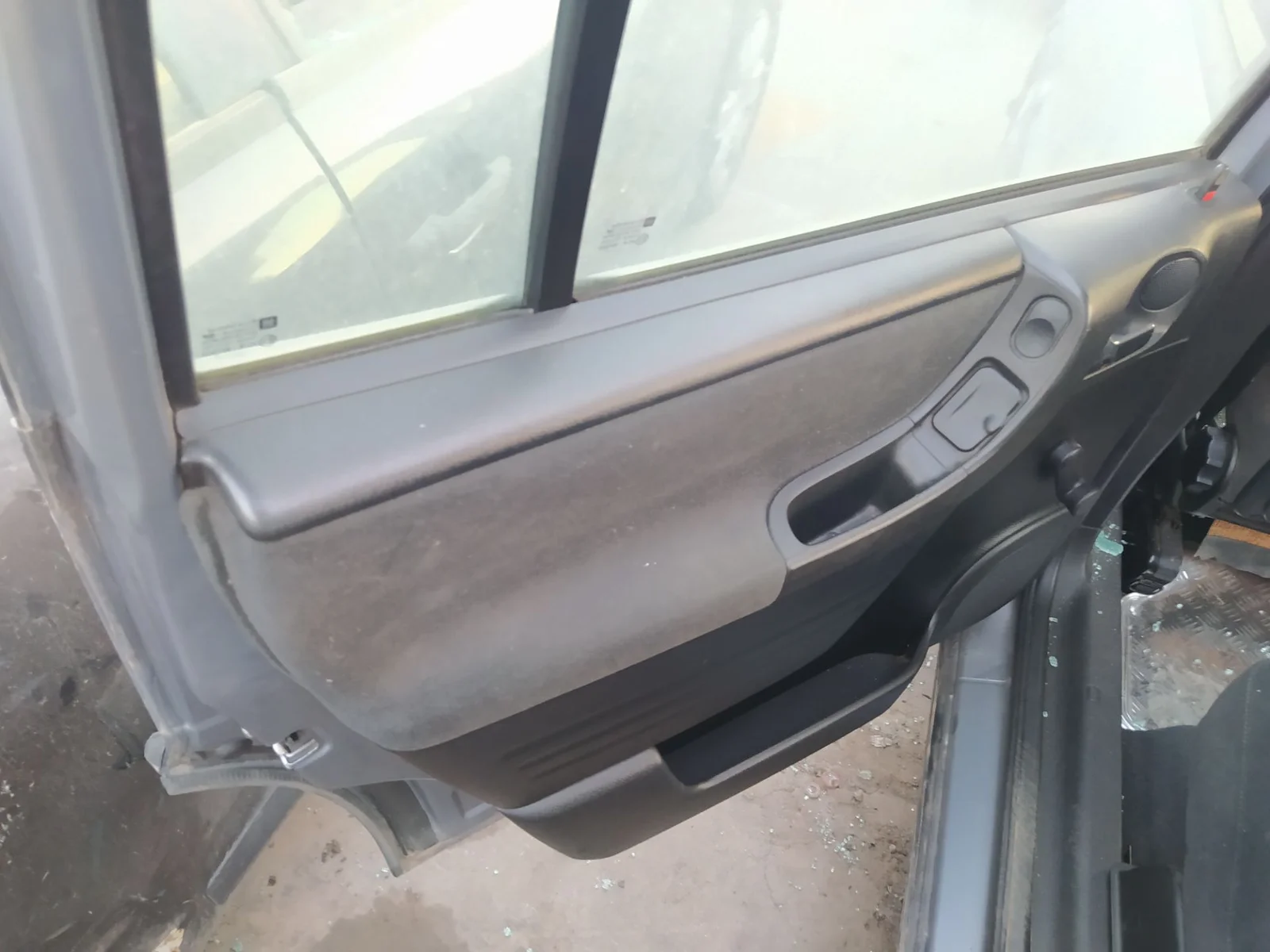 Foto de MANETA ELEVALUNAS TRASERA IZQUIERDA OPEL ZAFIRA A 2.0 DTI (101 CV / 74 KW)