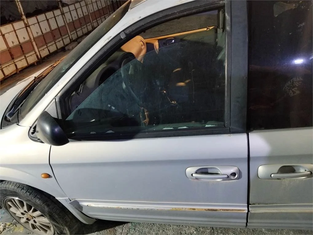 Foto de PUERTA DELANTERA IZQUIERDA CHRYSLER VOYAGER (RG)