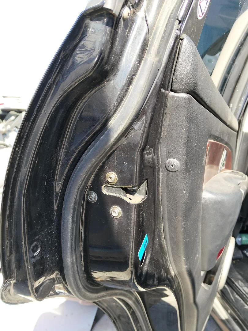 Foto de CERRADURA PUERTA TRASERA IZQUIERDA SSANGYONG REXTON 2.7 Turbodiesel CAT (160 CV / 118 KW)