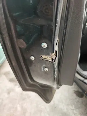 Foto de CERRADURA PUERTA TRASERA IZQUIERDA OPEL CORSA D 1.3 16V CDTI (75 CV / 55 KW) referencia 13258267 foto 1
