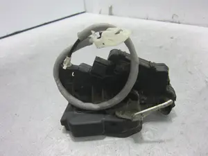 Foto de CERRADURA PUERTA DELANTERA IZQUIERDA BMW SERIE 3 BERLINA (E46) 2.0 16V Diesel CAT (136 CV / 100 KW) referencia 51217011241 foto 2