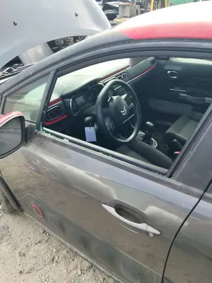 Foto de PUERTA DELANTERA IZQUIERDA CITROEN C3