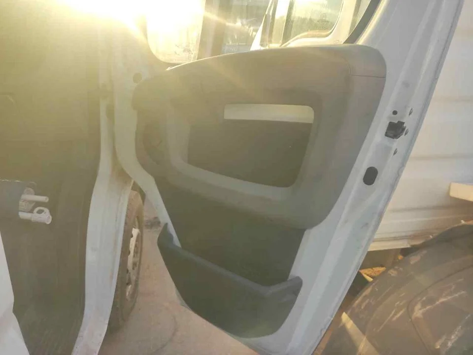 Foto de GUARNECIDO PUERTA DELANTERA DERECHA PEUGEOT BOXER (333/335) FURGÓN TECHO ELEVADO BAT.3450MM 2.2 HDI CAT (101 CV / 74 KW)